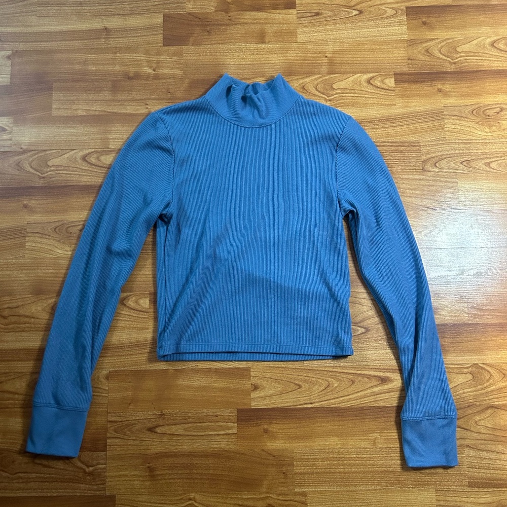 AE Cropped Turtleneck